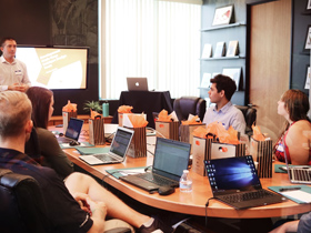 Пластиковый лист PP/PEСоточные рулоны для лотков для пищевых продуктов Пластиковый лист PP/PEСоточные рулоны для лотков для пищевых продуктов